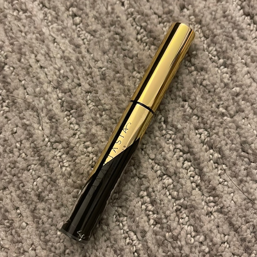 Anastasia Beverly Hills Dipbrow gel in granite